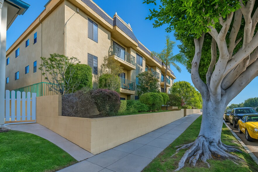 7605 W Manchester Ave, Playa Del Rey, CA à vendre - Photo de l’immeuble – Image 2 sur 25