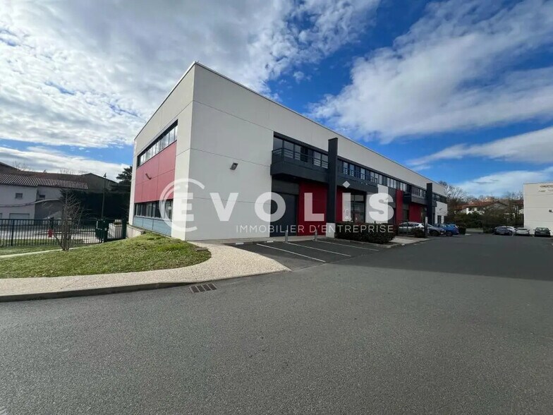 Local d’activités dans Dardilly à louer - Photo de l’immeuble – Image 1 sur 23