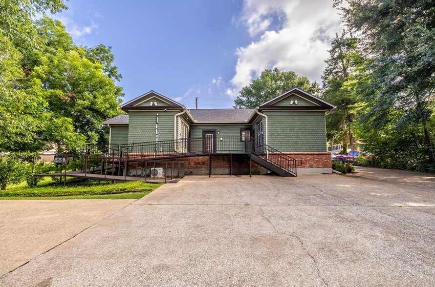 510 E Pilar St, Nacogdoches, TX à vendre - Photo de l’immeuble – Image 3 sur 20