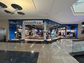 4300 Meadows Ln, Las Vegas, NV à louer Photo intérieure– Image 2 sur 6