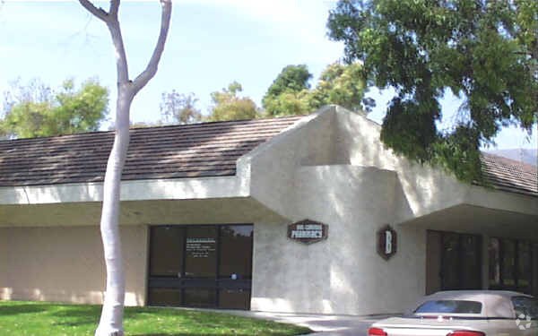 2412 N Ponderosa Dr, Camarillo, CA à louer Photo principale– Image 1 sur 18