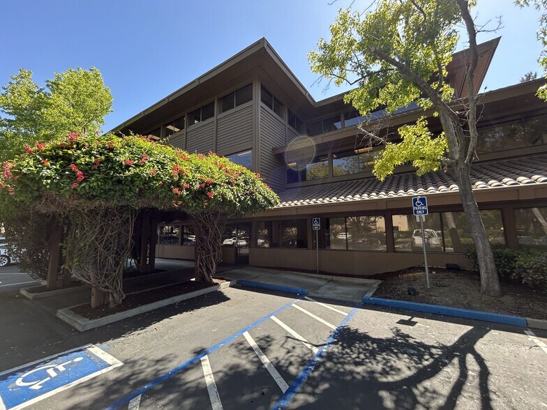 2290 N 1st St, San Jose, CA à louer - Photo de l’immeuble – Image 2 sur 7