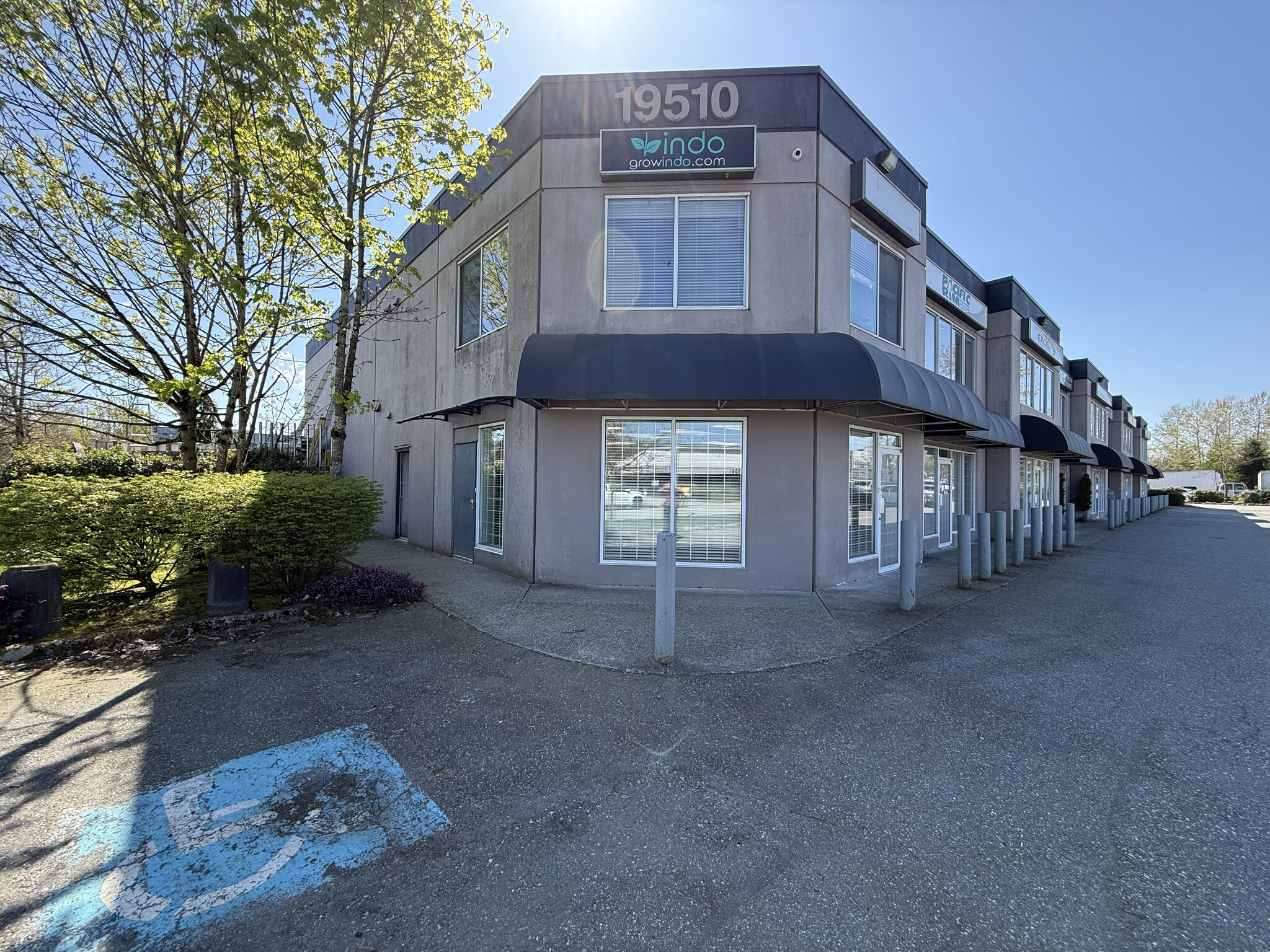 19510 55th Ave, Surrey, BC à louer Photo de l’immeuble– Image 1 sur 18