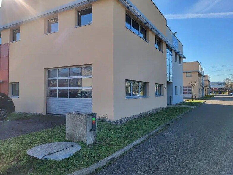 50 Rue Jean Zay, Saint-Priest à louer - Photo de l’immeuble – Image 2 sur 2