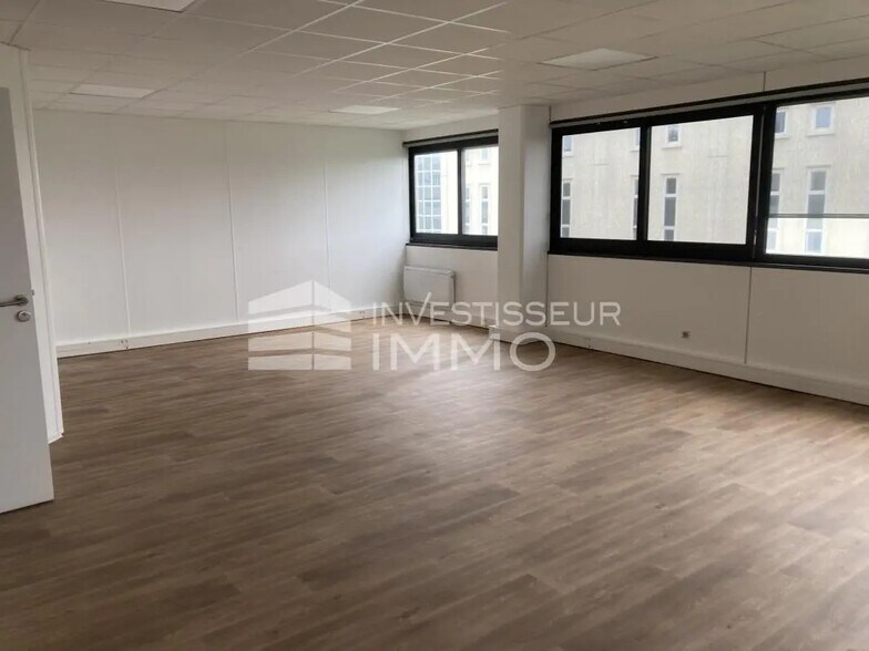 Bureau dans Rueil-Malmaison à vendre - Photo de l’immeuble – Image 2 sur 4