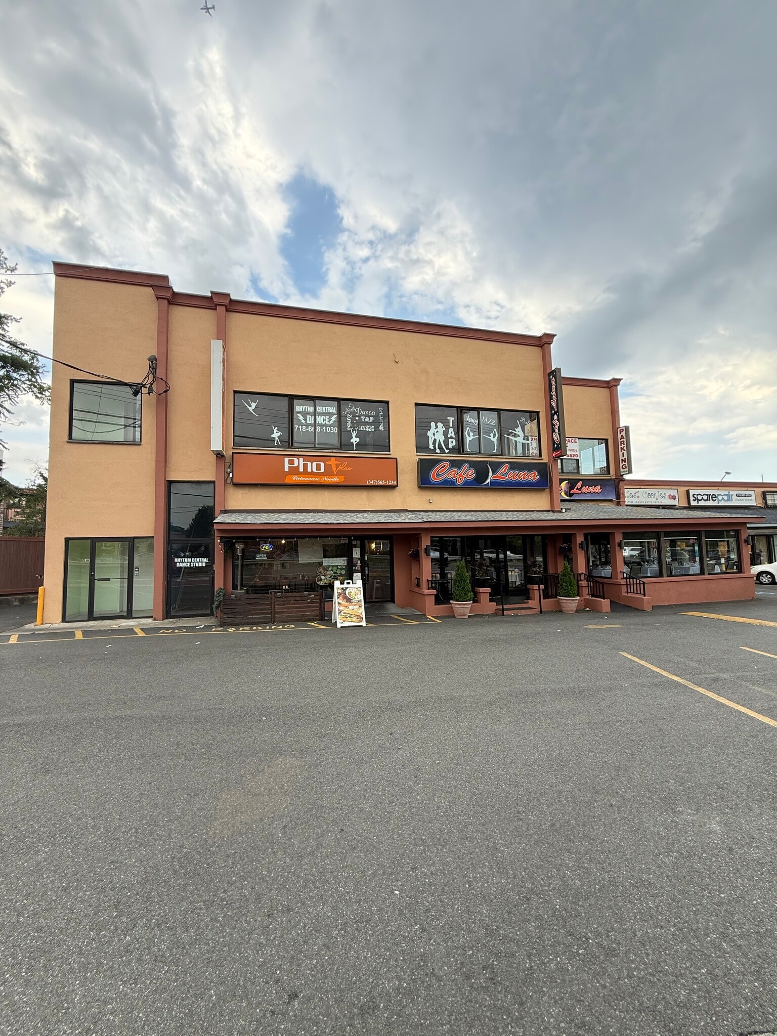 1300 Hylan Blvd, Staten Island, NY à louer Photo de l’immeuble– Image 1 sur 9