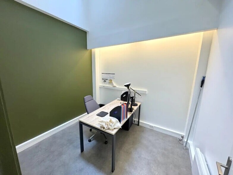 Bureau dans Versailles à louer - Photo de l’immeuble – Image 2 sur 12