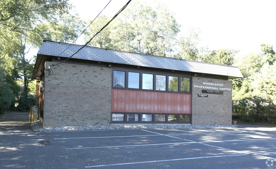 701 Tennent Rd, Manalapan Township, NJ à louer - Photo de l’immeuble – Image 2 sur 9