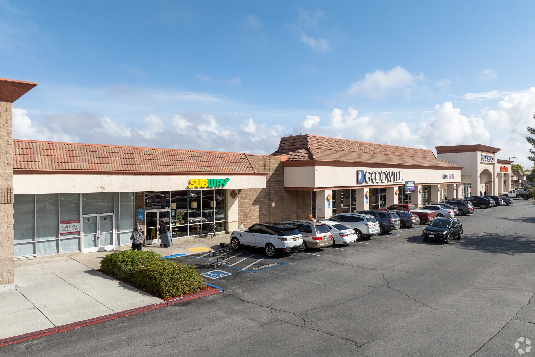 815-905 1st St, Gilroy, CA à louer Photo principale– Image 1 sur 6