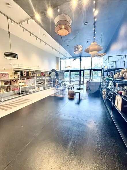 Local commercial dans Marseille à louer - Photo de l’immeuble – Image 1 sur 4