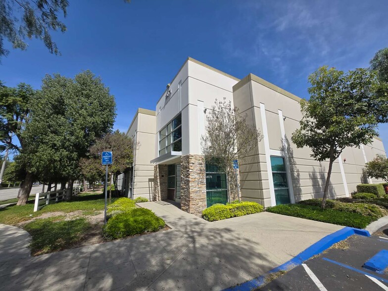 14171 Fern Ave, Chino, CA à vendre - Photo de l’immeuble – Image 3 sur 29