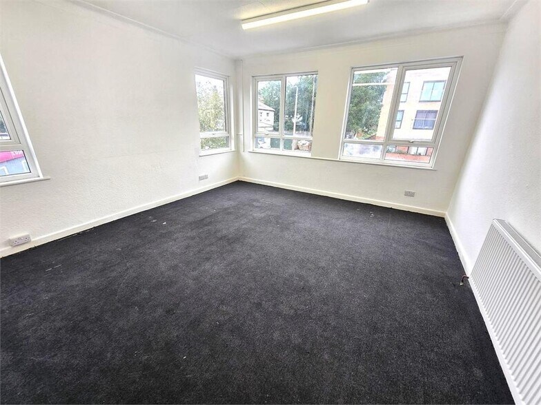 9 Fairfax Drive, Westcliff On Sea à louer - Photo de l’immeuble – Image 3 sur 30