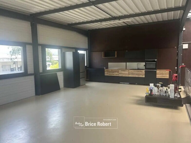 Local d’activités dans Genay à louer - Photo intérieure – Image 2 sur 50