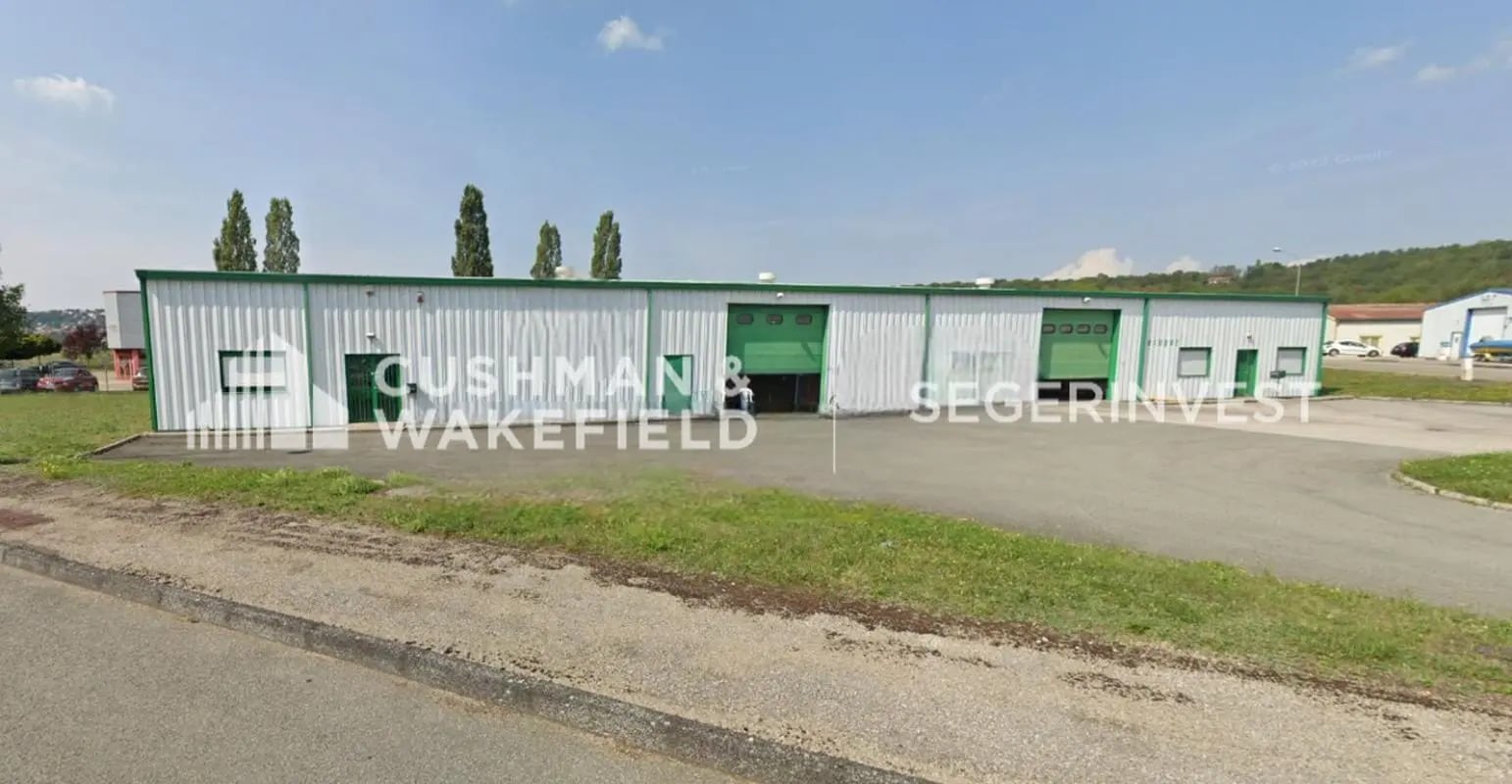 Local d’activités dans Roche-lez-Beaupré à louer Photo de l’immeuble– Image 1 sur 5