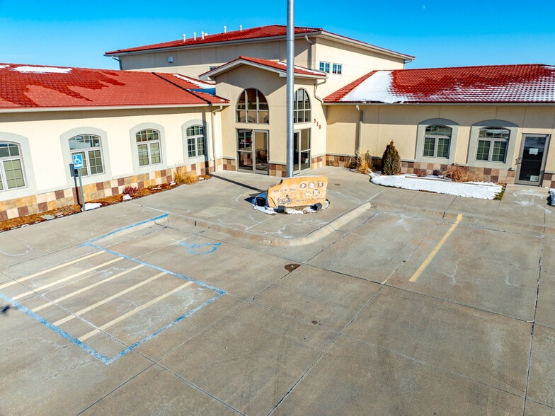319 E Francis St, North Platte, NE à louer - Photo de l’immeuble – Image 1 sur 19