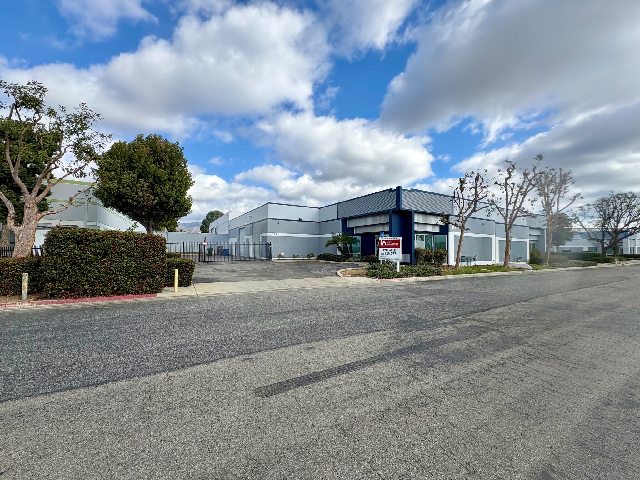 181 Stare St, Pomona, CA à louer Photo de l’immeuble– Image 1 sur 8