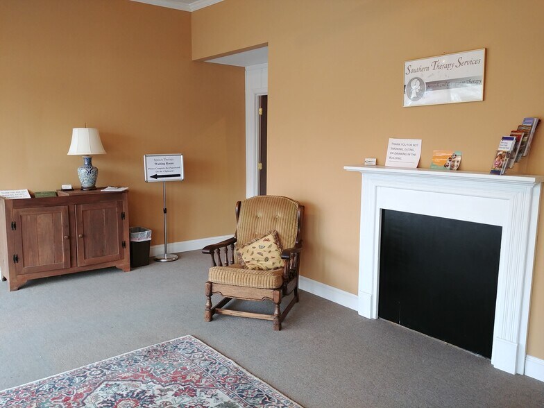 242 2nd St, Cheraw, SC à louer - Photo intérieure – Image 3 sur 11