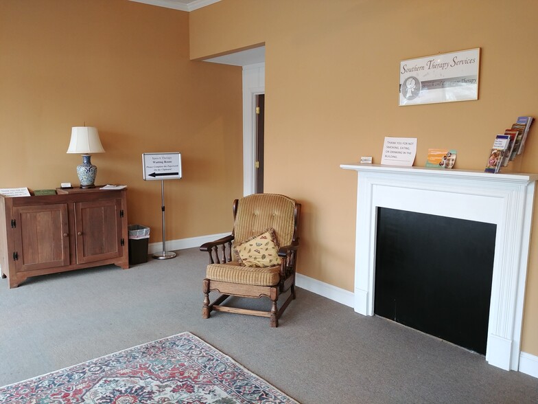 242 2nd St, Cheraw, SC à louer - Photo intérieure – Image 3 sur 11
