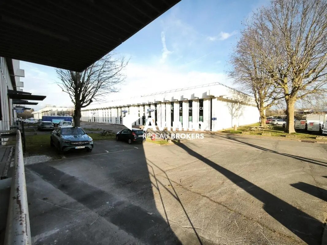 Industriel/Logistique dans Rungis à louer Photo de l’immeuble– Image 1 sur 6