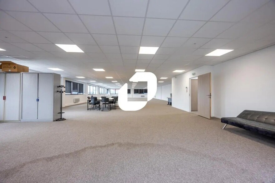 Bureau dans Chanteloup-en-Brie à louer - Photo intérieure – Image 2 sur 7