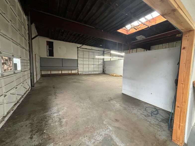1515 13th St SE, Salem, OR à louer - Photo de l’immeuble – Image 3 sur 28