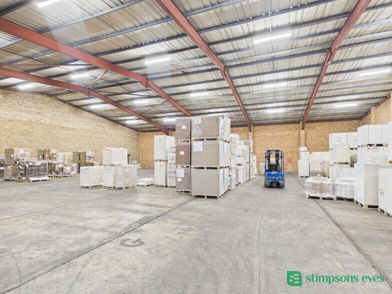 Unit 3 & 4, Ampthill Road, Bedford à louer - Photo de l’immeuble – Image 2 sur 36