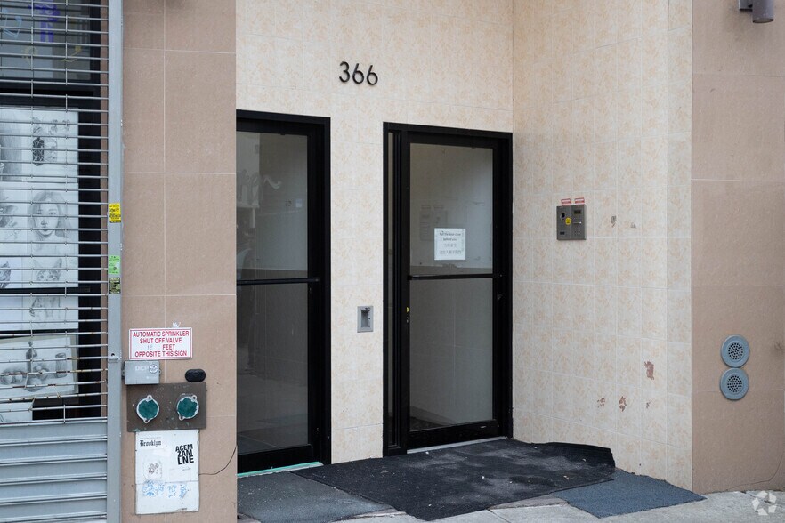366 Kings Hwy, Brooklyn, NY à vendre - Photo de l’immeuble – Image 2 sur 32