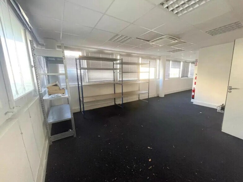 Bureau dans Villeneuve-Loubet à louer - Photo de l’immeuble – Image 2 sur 11