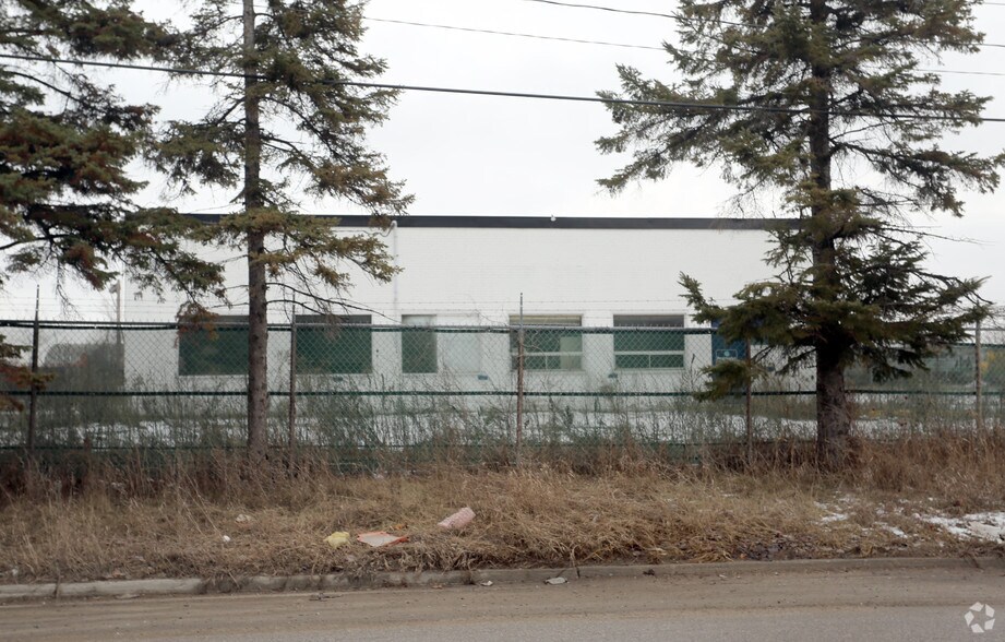 131 Doughton Rd, Vaughan, ON à louer - Photo de l’immeuble – Image 2 sur 2