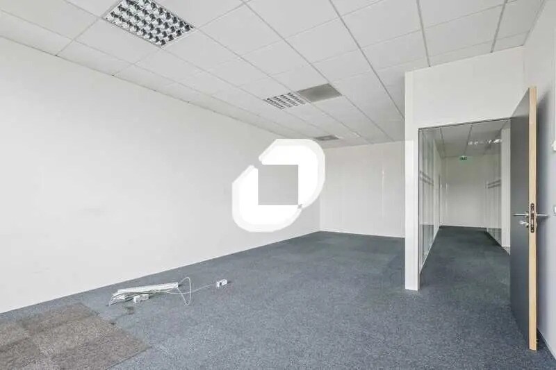 Bureau dans Roissy-en-France à louer - Photo de l’immeuble – Image 2 sur 18