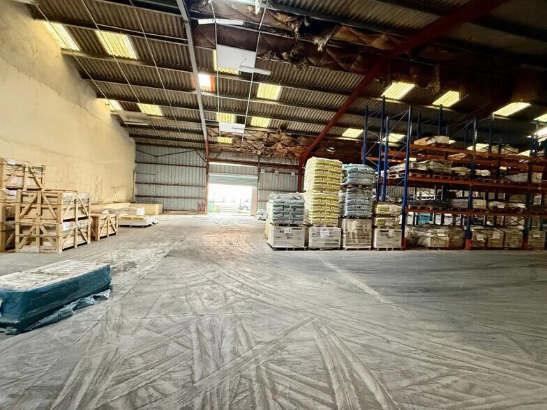 Industriel/Logistique dans Fréjus à vendre - Photo de l’immeuble – Image 3 sur 5
