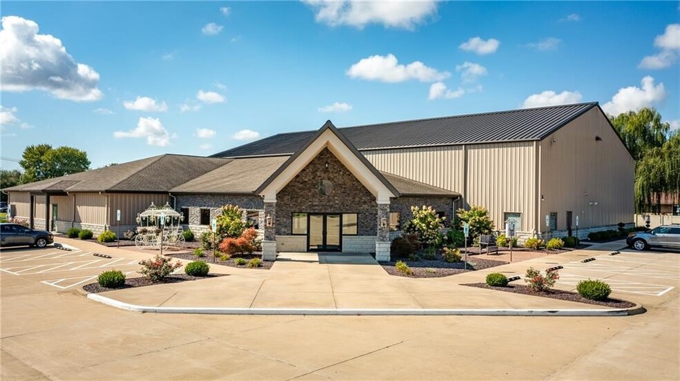 8 W Carriage Ln, Altamont, IL à vendre - Photo de l’immeuble – Image 1 sur 8