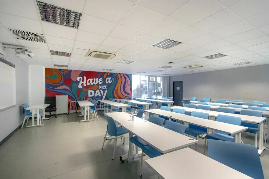 Bureau dans Aix-en-Provence à louer - Photo intérieure – Image 3 sur 9