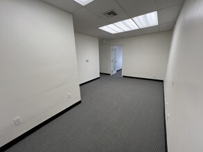 8405 Pershing Dr, Los Angeles, CA à louer Photo intérieure– Image 2 sur 9