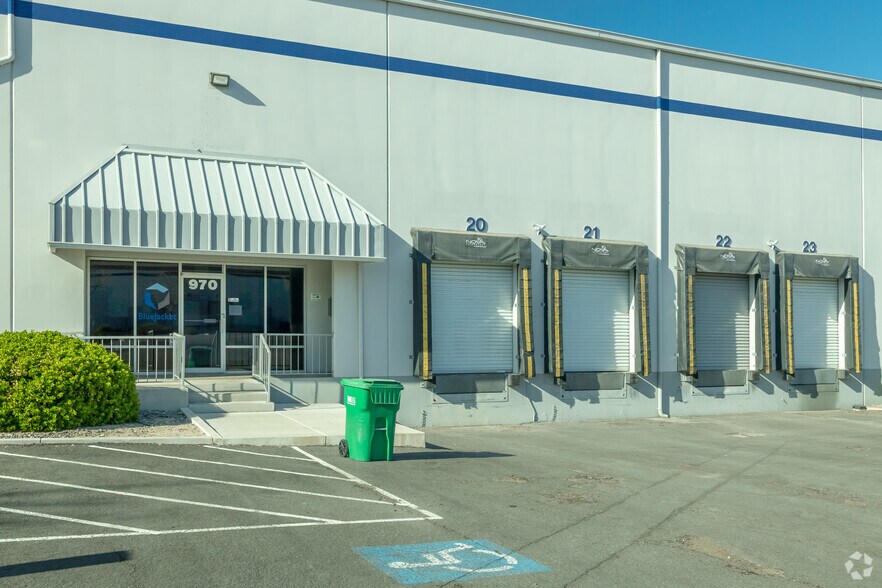 970-974 United Cir, Sparks, NV à louer - Photo de l’immeuble – Image 1 sur 2