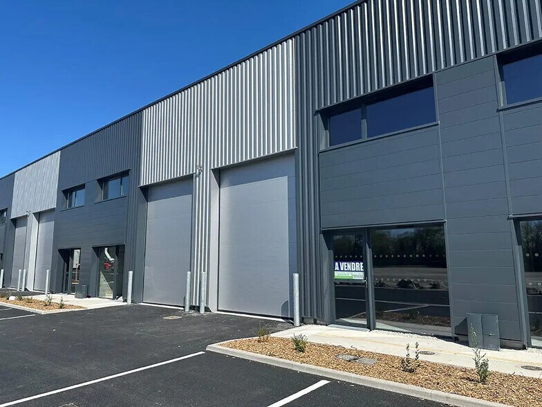 Local commercial dans Grandchamps-des-Fontaines à vendre - Photo de l’immeuble – Image 1 sur 8