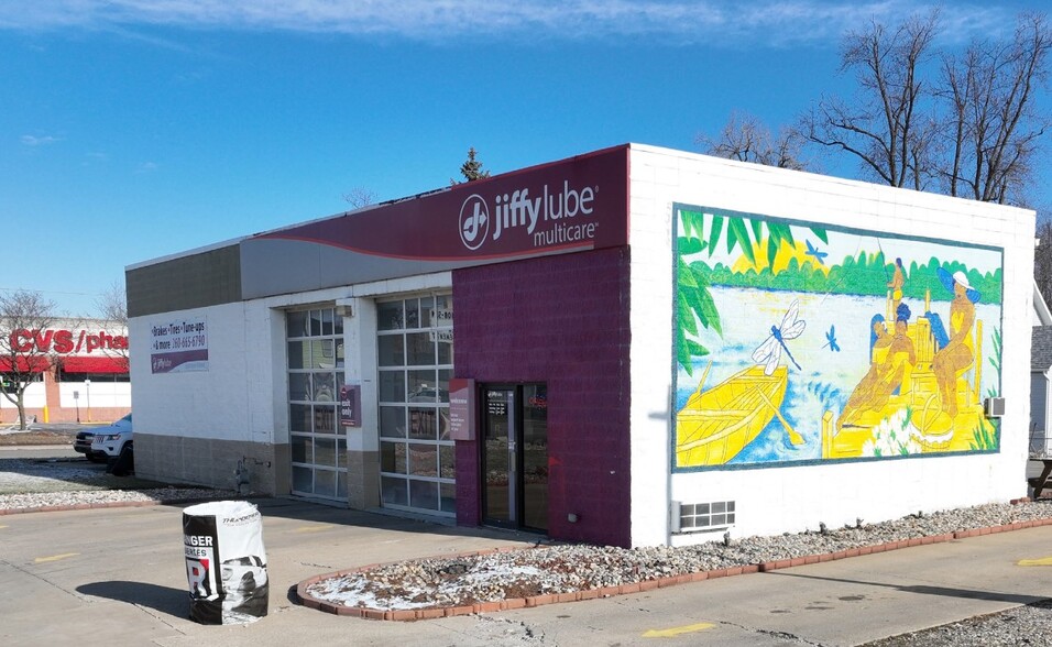 640 N Wayne St, Angola, IN à vendre - Photo de l’immeuble – Image 1 sur 3