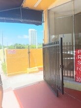 7100-7116 Collins Ave, Miami Beach, FL à louer - Vidéo sur l’annonce professionnelle 