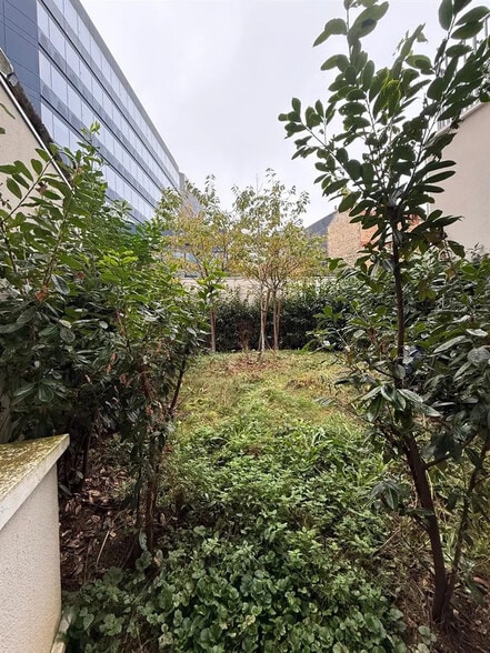 Local commercial dans Boulogne-Billancourt à louer - Photo de l’immeuble – Image 1 sur 2