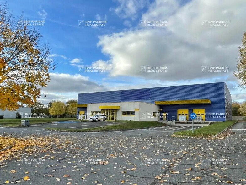 Local d’activités dans Chécy à louer - Photo de l’immeuble – Image 3 sur 12