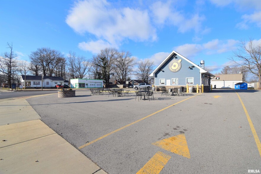 102 N Park St, Sesser, IL à vendre - Photo de l’immeuble – Image 3 sur 16