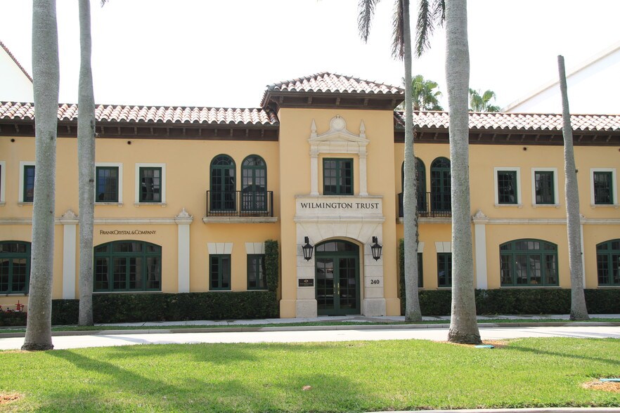240 Royal Palm Way, Palm Beach, FL à louer - Photo de l’immeuble – Image 1 sur 5