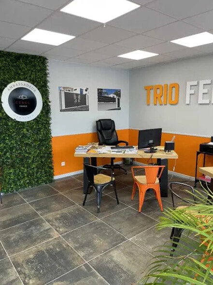 Local commercial dans Chantilly à louer - Photo intérieure – Image 3 sur 4