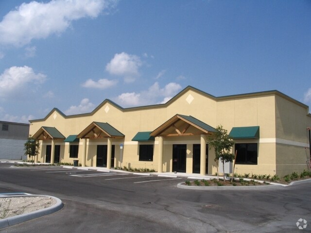 10970 S Cleveland Ave, Fort Myers, FL à vendre - Photo de l’immeuble – Image 2 sur 24