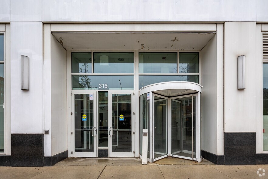 757 N Orleans St, Chicago, IL à louer - Photo de l’immeuble – Image 3 sur 21