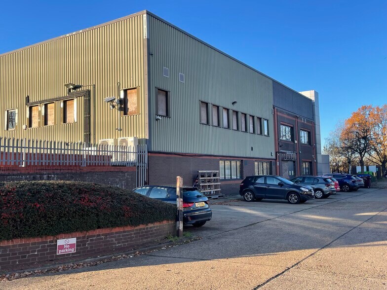 8­-9 Lismirrane Industrial Park, Elstree Road, Elstree à louer - Photo de l’immeuble – Image 1 sur 6