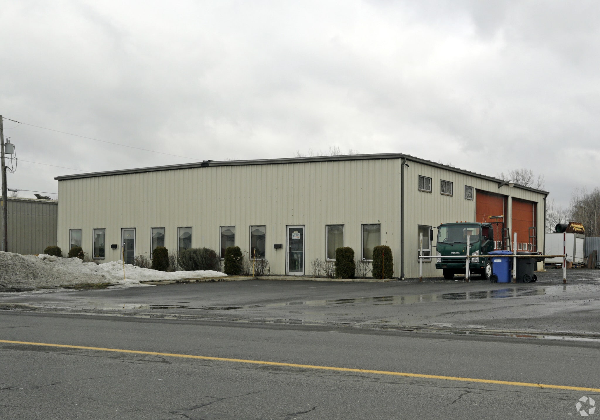 2057-2059 Boul Industriel, Chambly, QC à vendre Photo principale– Image 1 sur 3