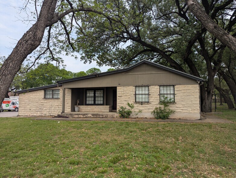 8411 N Interstate 35, Austin, TX à vendre - Photo de l’immeuble – Image 3 sur 24
