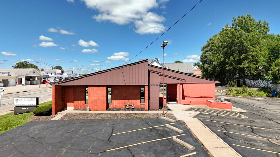 603 N State St, Girard, OH à vendre - Photo de l’immeuble – Image 2 sur 49