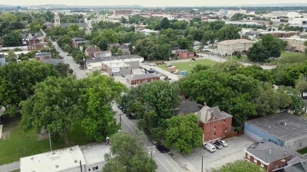 952 S 6th St, Louisville, KY à vendre - Vidéo sur l’annonce professionnelle – Image 2 sur 8